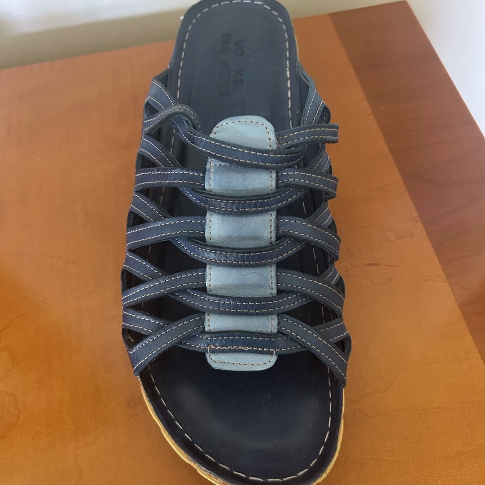 Volks walkers blue sandal. Light and comfy

Size 42 on the wider side.